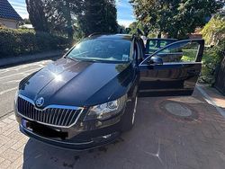 Schwarz Gebraucht 2015 Skoda Superb Kombi | 8.900 € (Superpreis)