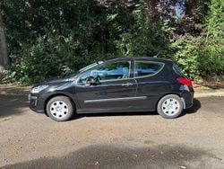 Schwarz Gebraucht 2010 Peugeot 308 Limousine | 2.000 € (Guter Preis)