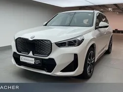 Alpinweiss Gebraucht 2024 BMW iX1 Luxury Line SUV | 43.906 € (Fairer Preis)