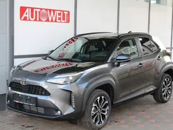Grau Neu 2025 Toyota Yaris Cross SUV | 29.990 €