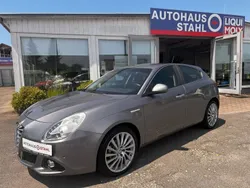 Grau Gebraucht 2015 Alfa Romeo Giulietta Turismo Kleinwagen | 6.490 € (Teuer)