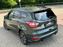 Grün Gebraucht 2018 Ford Kuga ST-Line SUV | 18.300 € (Fairer Preis)