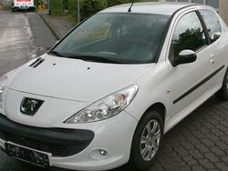 Weiß Gebraucht 2009 Peugeot 206+ Basis Kleinwagen | 2.299 € (Etwas zu teuer)