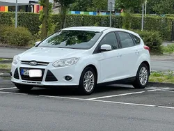 Weiß Gebraucht 2014 Ford Focus Limousine | 5.200 € (Fairer Preis)