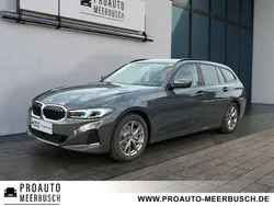 Grau Gebraucht 2024 BMW 330e Comfort Edition Limousine | 37.999 € (Superpreis)