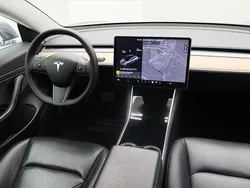 Grau Gebraucht 2020 Tesla Model 3 Standard Range Limousine | 17.900 € (Fairer Preis)