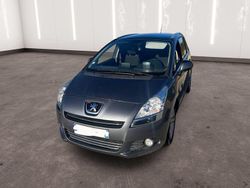 Grau Gebraucht 2012 Peugeot 5008 Allure Van / Kleinbus | 6.500 € (Etwas zu teuer)