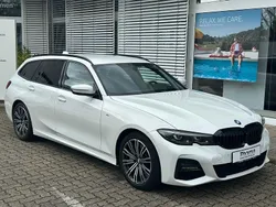Alpinweiss iii Gebraucht 2022 BMW 330 M Sport Kombi | 36.980 € (Fairer Preis)