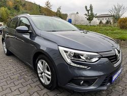Grau Gebraucht 2020 Renault Mégane IV Business Limousine | 15.450 € (Fairer Preis)