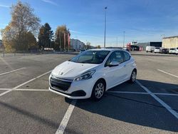 Weiß Gebraucht 2016 Peugeot 208 Style Kleinwagen | 4.299 € (Guter Preis)