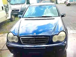 Blau Gebraucht 2005 Mercedes C220 Limousine | 2.500 €