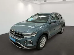 Blau Gebraucht 2024 VW T-Roc Life SUV | 22.950 € (Fairer Preis)