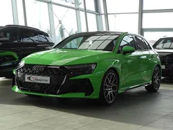 Grün Gebraucht 2025 Audi RS3 Sportback Premium Kleinwagen | 74.900 € (Teuer)