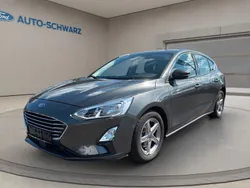 Grau Gebraucht 2019 Ford Focus Cool & Connect Limousine | 12.450 € (Fairer Preis)