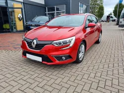 Rot Gebraucht 2018 Renault Mégane IV Business Limousine | 11.990 € (Fairer Preis)