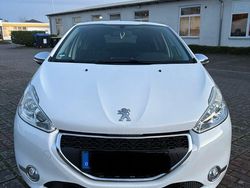 Weiß Gebraucht 2014 Peugeot 208 Active Kleinwagen | 4.100 € (Fairer Preis)