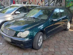 Grün Gebraucht 2001 Mercedes 220 Kombi | 999 €
