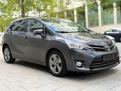 Grau Gebraucht 2015 Toyota Verso Comfort Van / Kleinbus | 9.400 € (Guter Preis)
