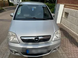 Grau Gebraucht 2006 Opel Meriva Van / Kleinbus | 1.200 €