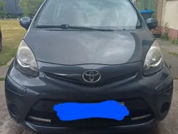 Grau Gebraucht 2012 Toyota Aygo Kleinwagen | 2.400 € (Guter Preis)