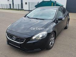 Schwarz Gebraucht 2015 Volvo V40 You! Kombi | 12.500 € (Etwas zu teuer)
