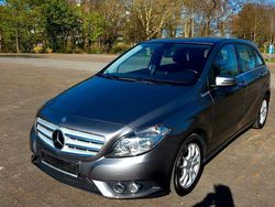 Grau Gebraucht 2014 Mercedes B180 Van / Kleinbus | 13.750 € (Fairer Preis)