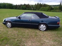 Grün Gebraucht 1994 Mercedes E220 Cabrio | 21.500 €