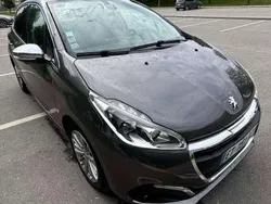 Lackierung platinium/metallic Gebraucht 2018 Peugeot 208 Allure Kleinwagen | 7.999 € (Superpreis)