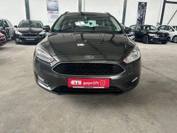 Grau Gebraucht 2017 Ford Focus Business Edition Limousine | 7.990 € (Fairer Preis)