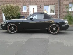 Schwarz metallic Gebraucht 2005 Mazda MX5 Cabrio | 6.200 €