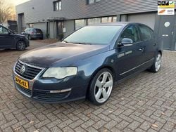 Grau Gebraucht 2005 VW Passat Sportline Limousine | 800 € (Superpreis)