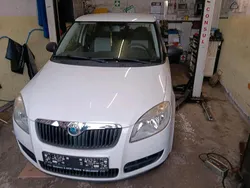 Weiß Gebraucht 2008 Skoda Fabia Kleinwagen | 1.900 € (Fairer Preis)
