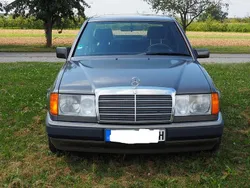 Braun Gebraucht 1991 Mercedes E200 Limousine | 4.999 €