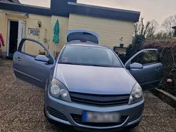 Grau Gebraucht 2006 Opel Astra GTC Limousine | 1.999 € (Fairer Preis)