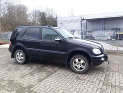 Schwarz Gebraucht 2003 Mercedes ML270 SUV | 3.800 € (Fairer Preis)