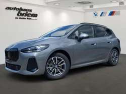 Skyscraper grau metallic Neu 2025 BMW 225 Active Tourer Performance Van / Kleinbus | 49.928 € (Etwas zu teuer)