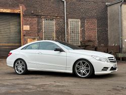 Weiß Gebraucht 2013 Mercedes E250 AMG Coupé | 3.990 €