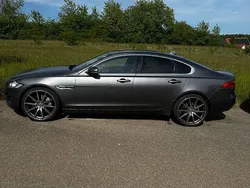 Grau Gebraucht 2016 Jaguar XF Prestige Limousine | 17.950 € (Fairer Preis)