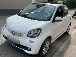 Weiß Gebraucht 2015 Smart ForFour Kleinwagen | 8.299 €