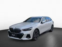 Mineralweiß (weiß) Gebraucht 2024 BMW 520 M Sport Kombi | 51.990 € (Superpreis)