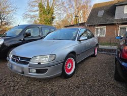 Silber Gebraucht 1996 Opel Omega Limousine | 5.555 €