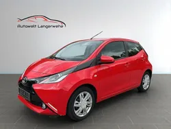 Rot Gebraucht 2017 Toyota Aygo X-play Kleinwagen | 10.299 € (Fairer Preis)