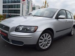 Grau Gebraucht 2004 Volvo V50 Kinetic Kombi | 1.990 € (Etwas zu teuer)