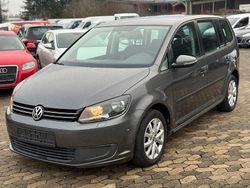 Grau Gebraucht 2010 VW Touran Trendline Van / Kleinbus | 4.950 € (Fairer Preis)