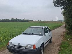 Weiß Gebraucht 1990 Opel Kadett Kleinwagen | 3.100 €