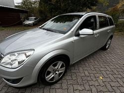 Silber Gebraucht 2010 Opel Astra Kombi | 1.388 € (Superpreis)