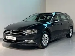 Grau Gebraucht 2022 VW Passat Business Kombi | 20.588 € (Guter Preis)