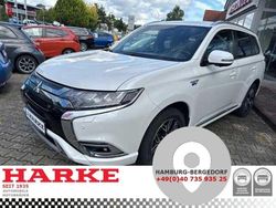 Weiß (metallic) Gebraucht 2019 Mitsubishi Outlander P-HEV Plus SUV | 22.950 € (Etwas zu teuer)