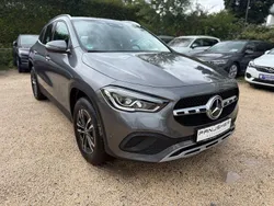 Mountaingrau Gebraucht 2023 Mercedes GLA180 SUV | 29.999 € (Guter Preis)