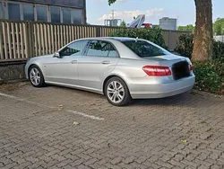 Silber Gebraucht 2011 Mercedes E220 Limousine | 3.500 €